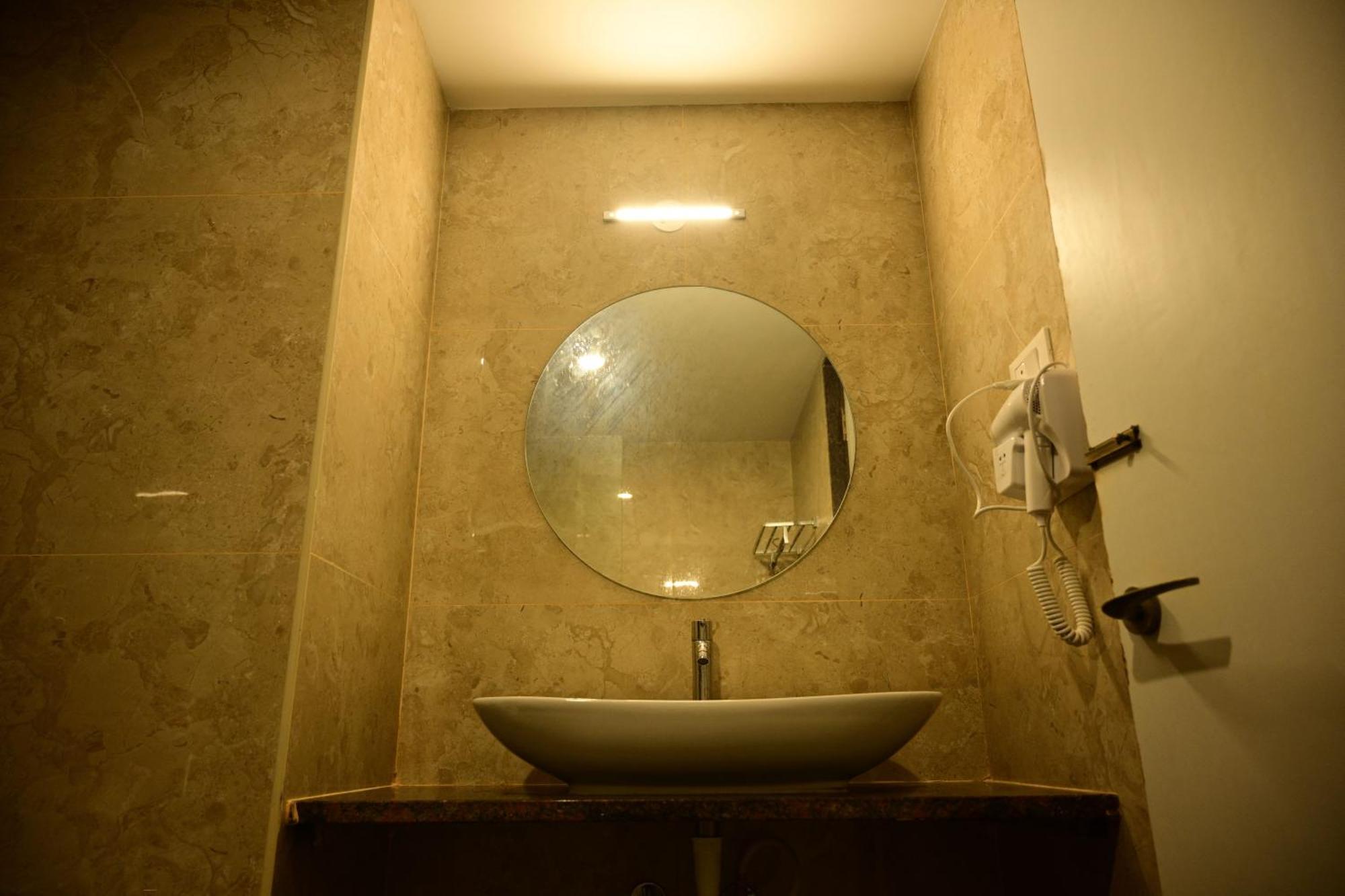 Hotel Dwaraka Kaglipur Bagian luar foto