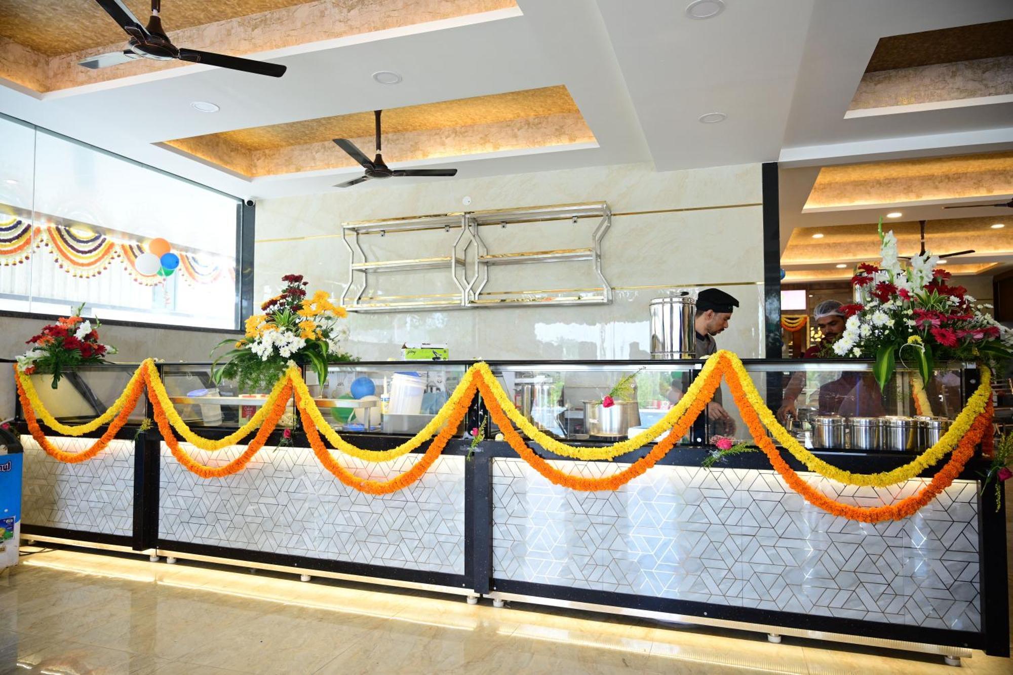 Hotel Dwaraka Kaglipur Bagian luar foto